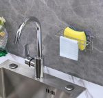 Держатель губки Caddy для раковины, вешалка для кухонной мойки, 2 варианта подвески (присоски и клейкий крючок — изображение 7