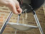 Гриль угольный на колесах Weber Original Kettle — изображение 4