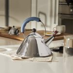Чайник со свиском Alessi с полиамидной ручкой — изображение 4