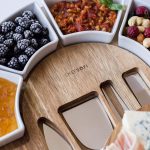 Доска кухонная деревянная для нарезки и подачи блюд на стол — изображение 7