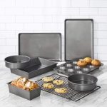 Набор форм для выпечки с антипригарным покрытием из 8 предметов Chicago Metallic Professional — изображение 2