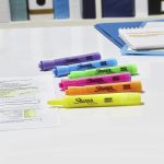 Маркеры Sharpie Tank Style, наконечник долото, флуоресцентный желтый, коробка из 36 шт — изображение 6