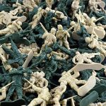 Армейские фигурки 5 см, 10 уникальных скульптур, 100 штук в упаковке (зеленый) — изображение 5