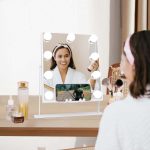 Косметическое зеркало с динамиком Bluetooth и беспроводным зарядным устройством, — изображение 6